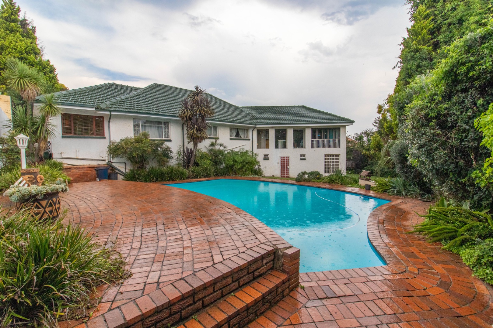 4 Bedroom House For Sale in Linden RE/MAX™ of Southern Africa