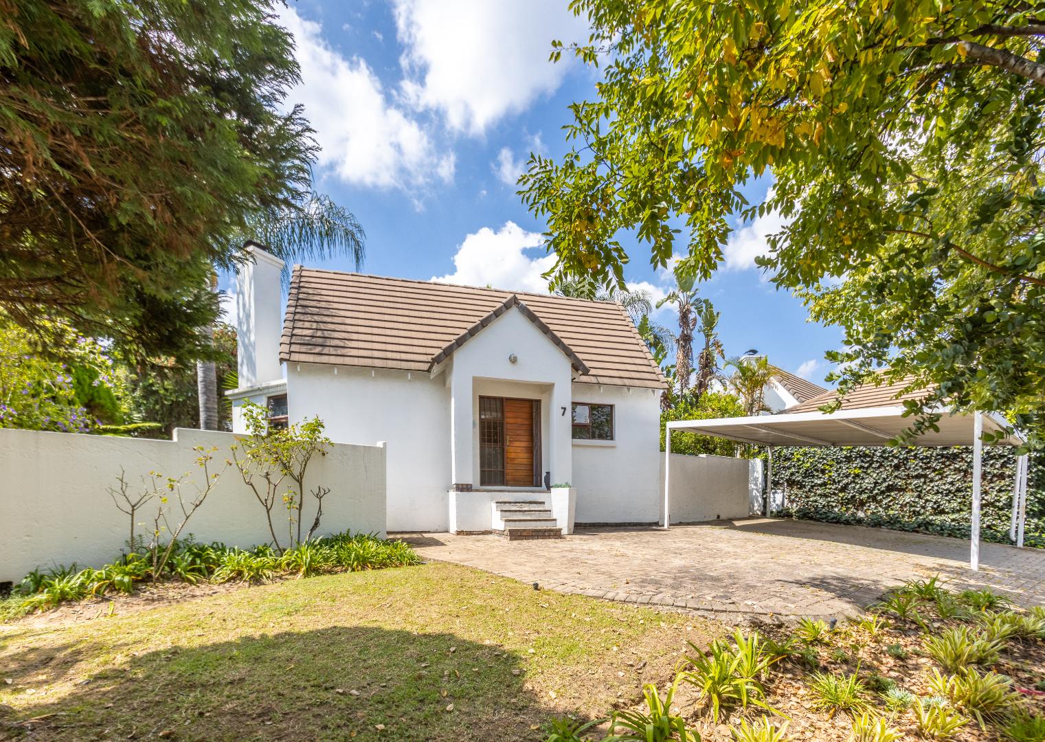 3 Bedroom House For Sale in Douglasdale RE/MAX™ of Southern Africa