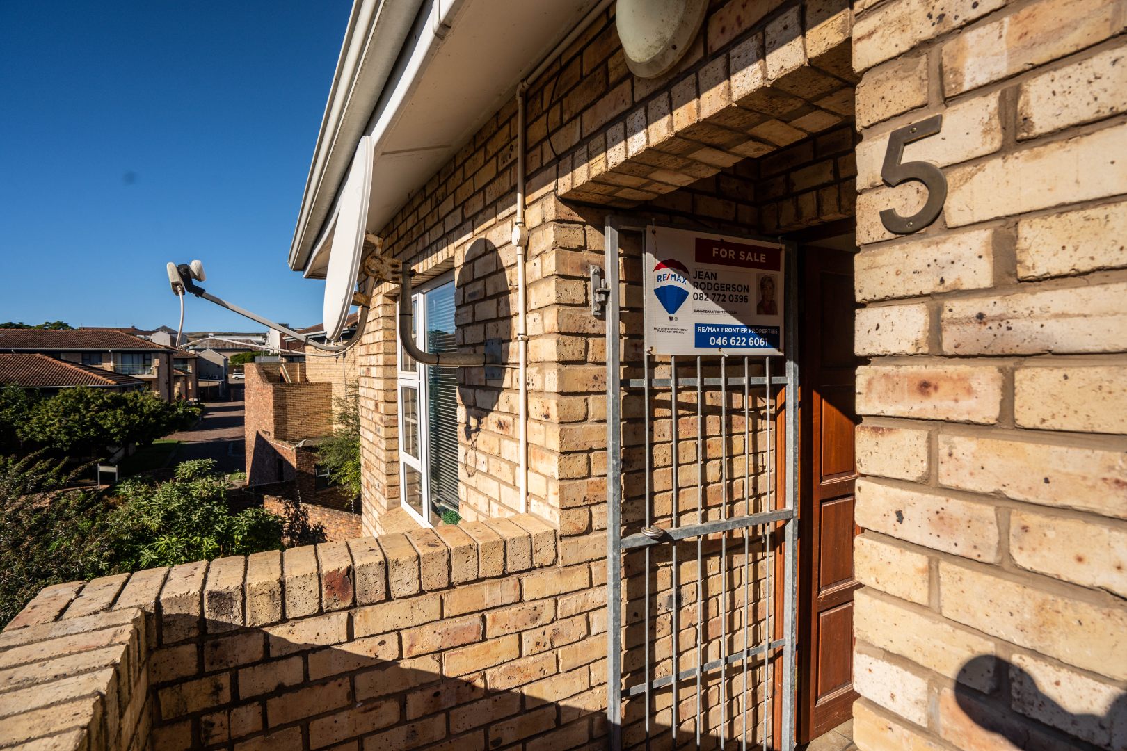 2 Bedroom Townhouse For Sale in Grahamstown Central RE/MAX™ of