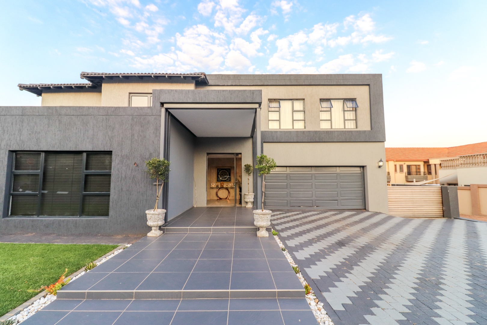 5 Bedroom House For Sale in Aspen Hills Nature Estate RE/MAX™ of