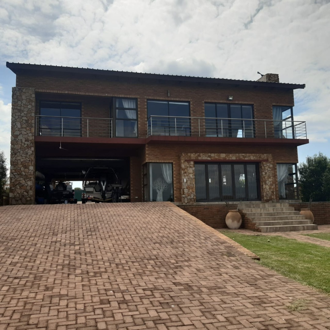 4 Bedroom House For Sale in Bronkhorstbaai RE/MAX™ of Southern Africa