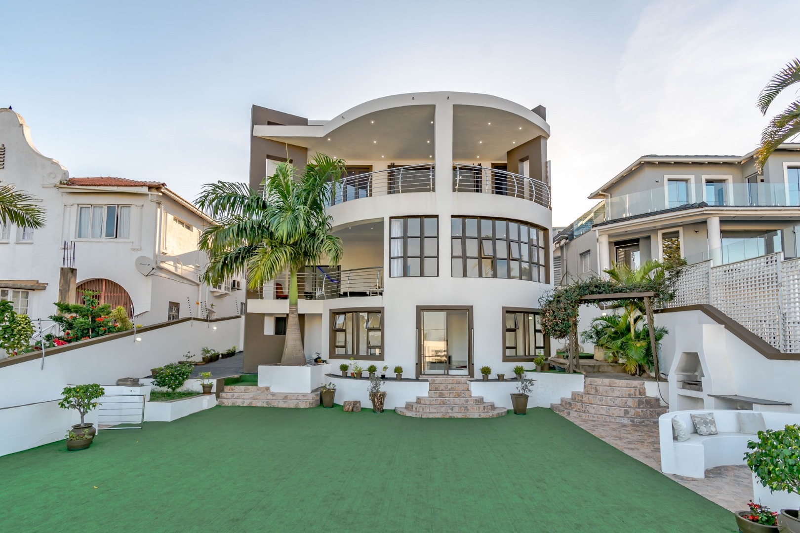 12 Bedroom House For Sale in Essenwood 