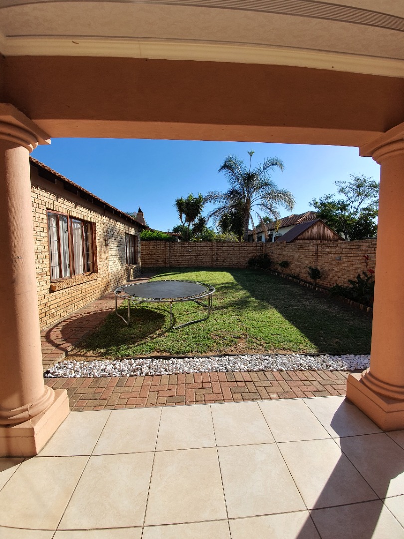4 Bedroom House To Rent in Thatchfield Estate RE/MAX™ of Southern Africa