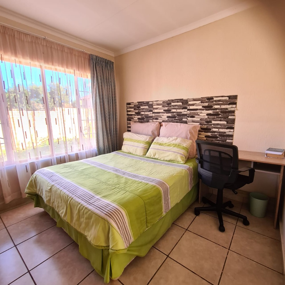 4 Bedroom House To Rent in Thatchfield Estate RE/MAX™ of Southern Africa