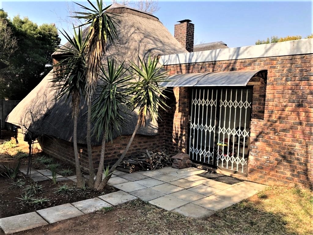 5 Bedroom House For Sale in Overkruin RE/MAX™ of Southern Africa