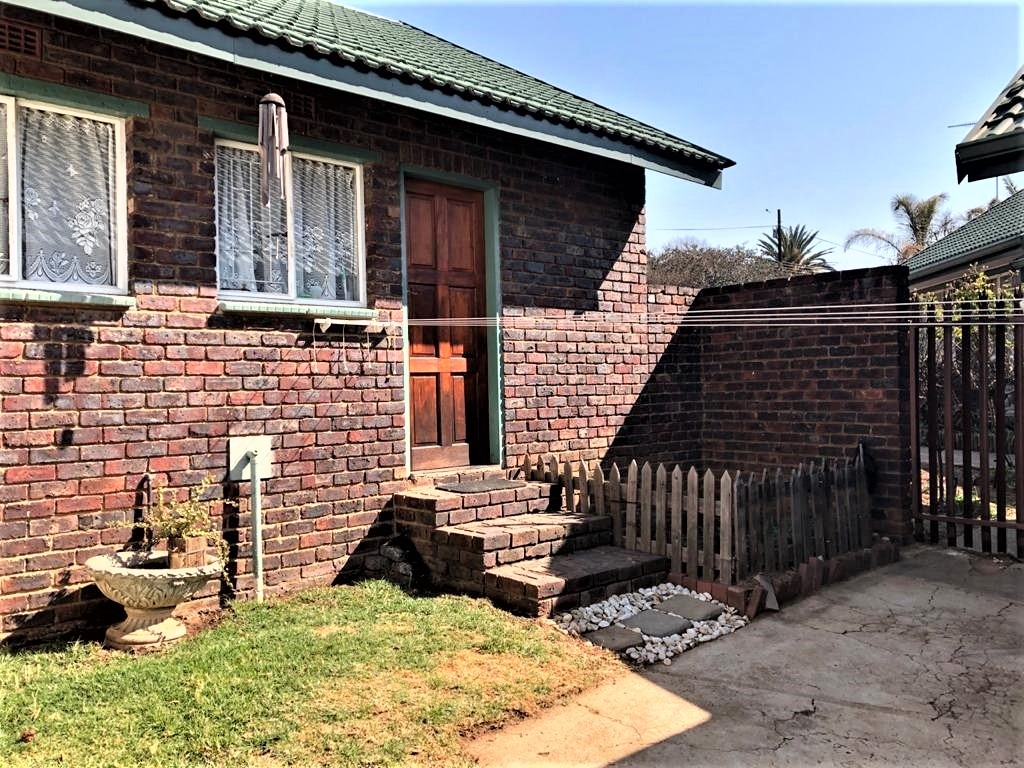 5 Bedroom House For Sale in Overkruin RE/MAX™ of Southern Africa