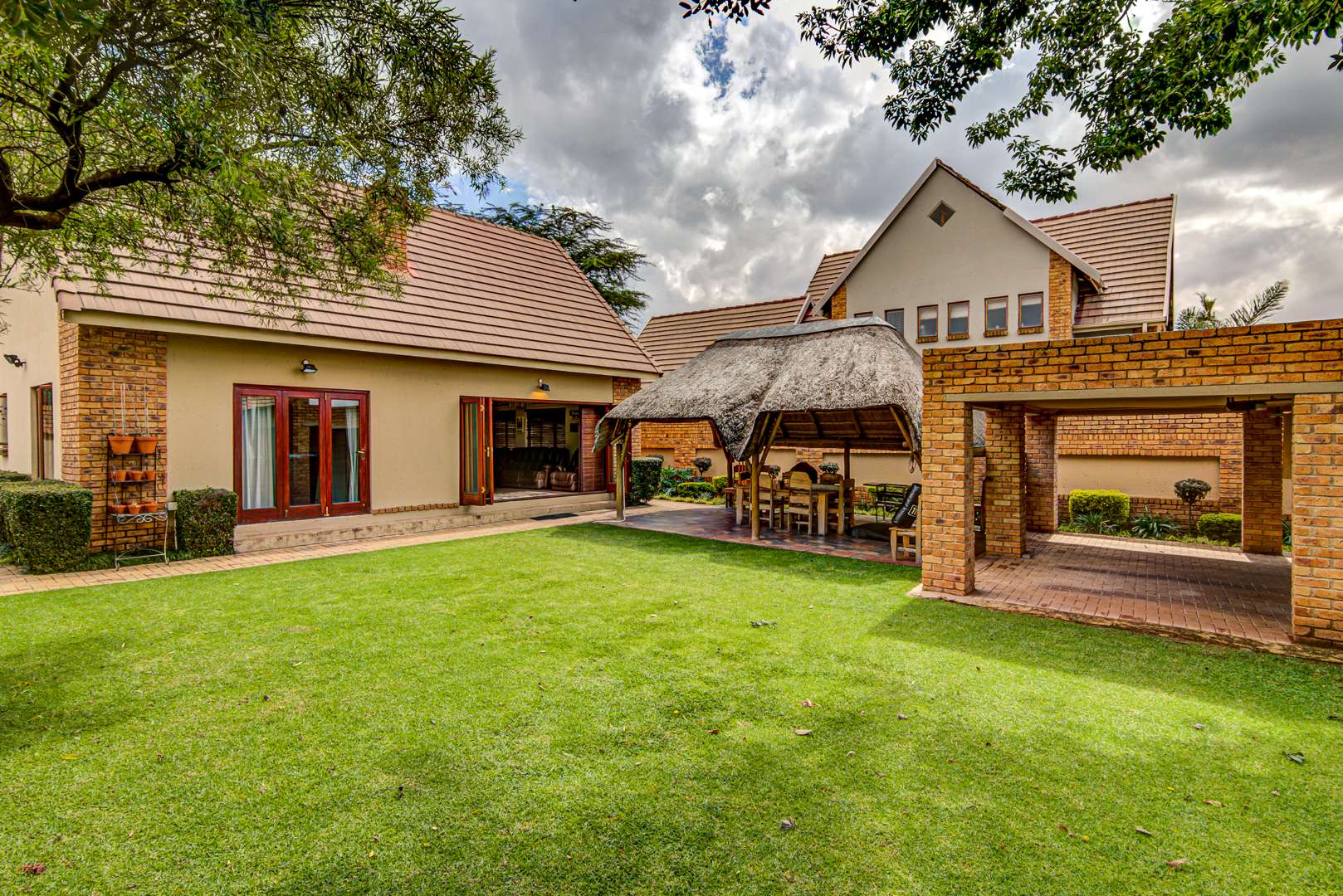 4 Bedroom House For Sale in Glen Marais RE/MAX™ of Southern Africa