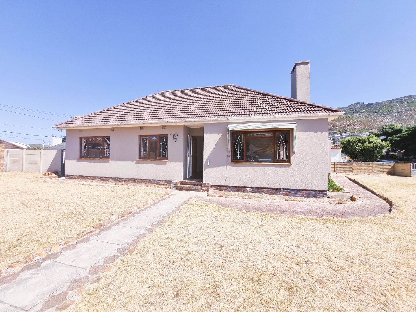 3 Bedroom House For Sale in Fish Hoek RE/MAX™ of Southern Africa