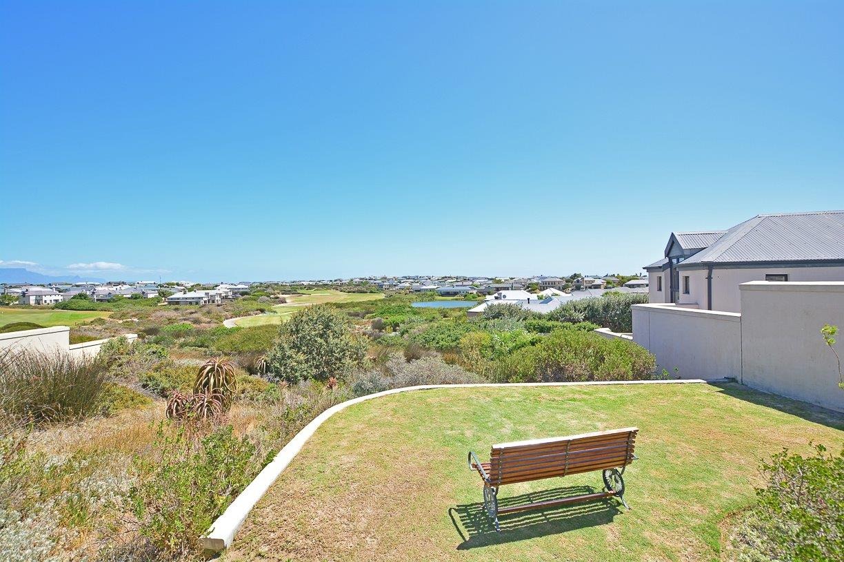 4 Bedroom House For Sale in Atlantic Beach Golf Estate RE/MAX™ of