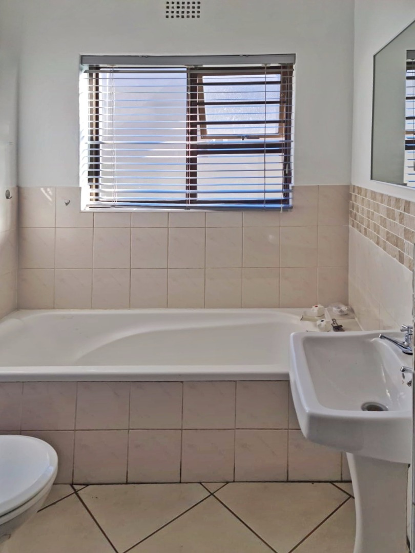 2 Bedroom Apartment / Flat For Sale in De Tijger RE/MAX™ of Southern