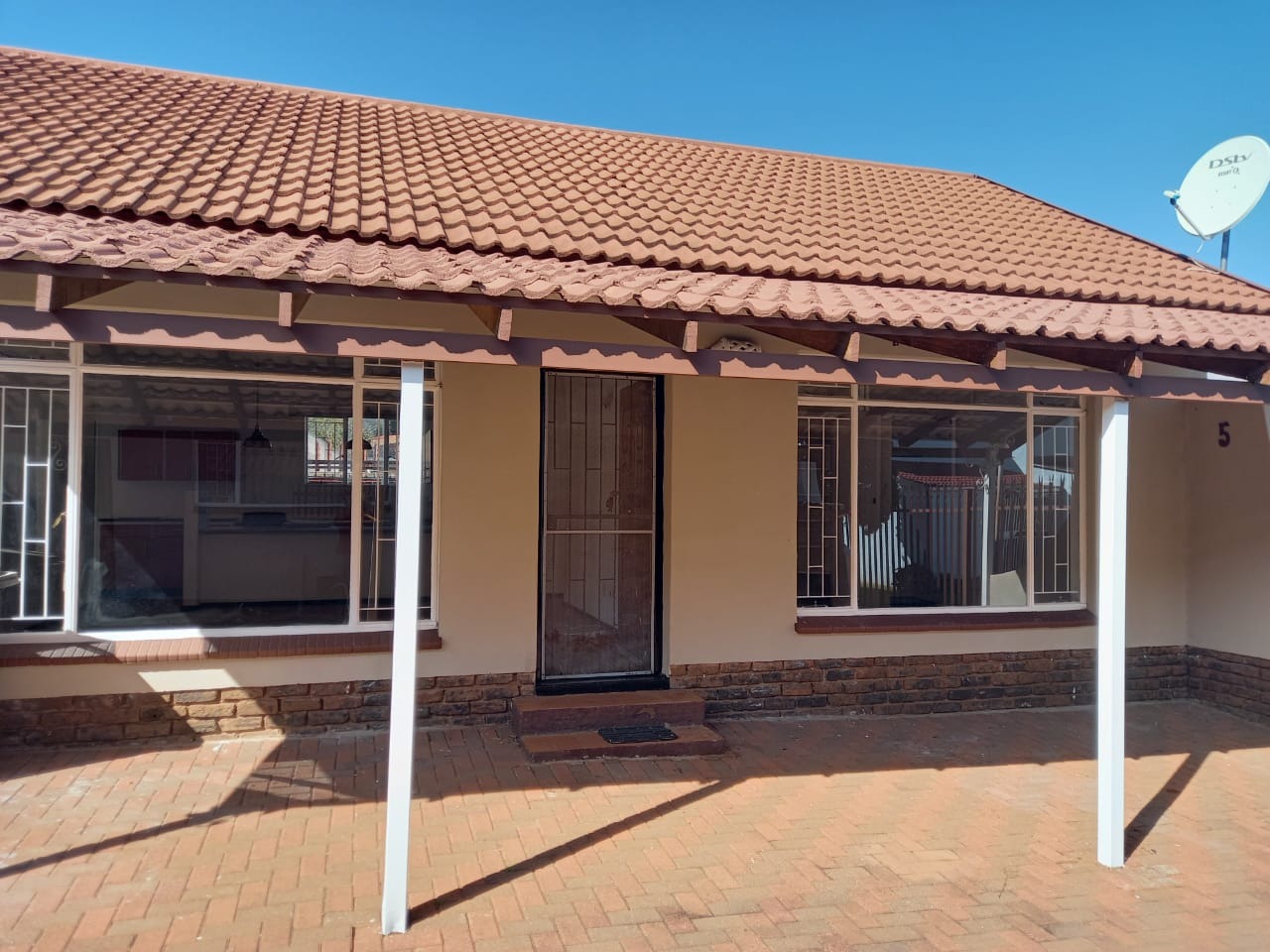 3 Bedroom Apartment / Flat For Sale in Carletonville Central RE/MAX