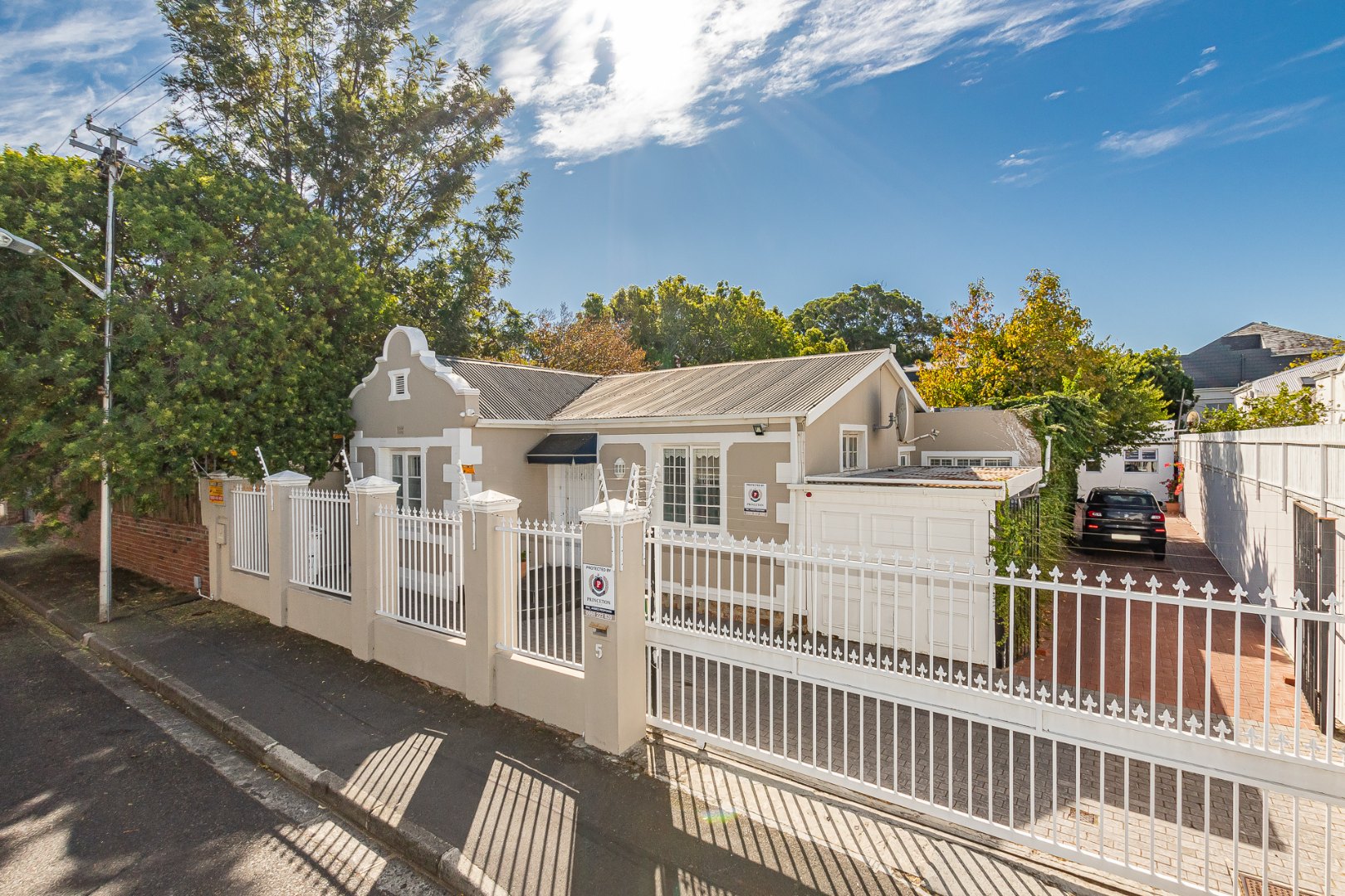 3 Bedroom House For Sale in Kenilworth RE/MAX™ of Southern Africa