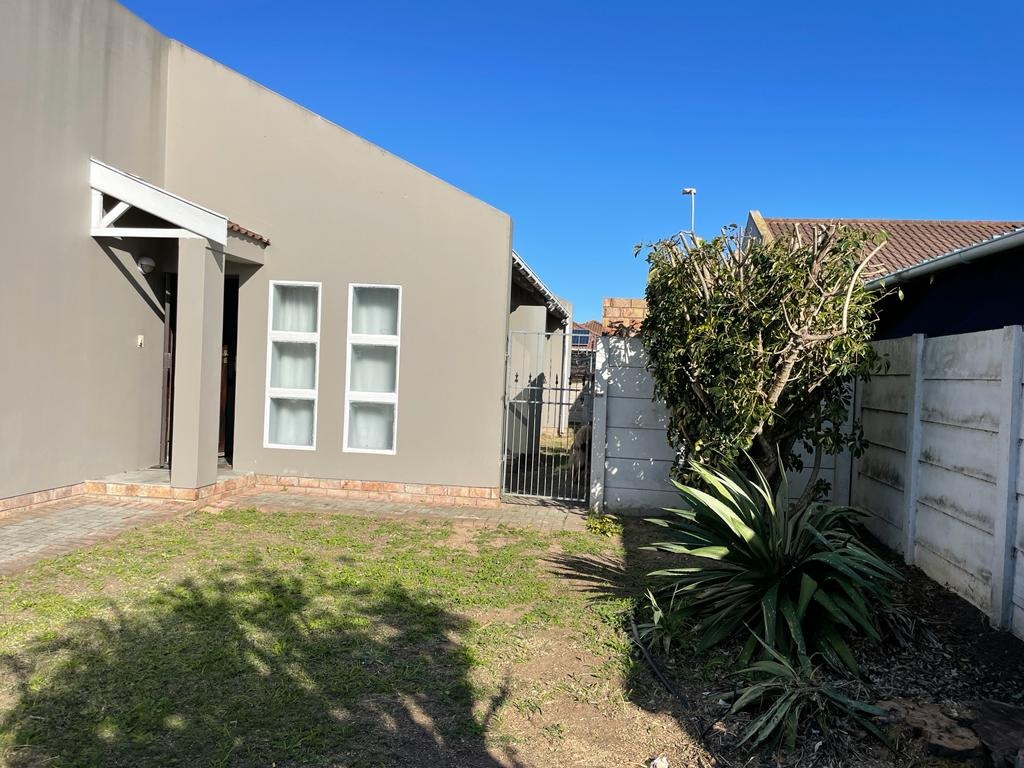 2 Bedroom House For Sale in Overbaakens RE/MAX™ of Southern Africa