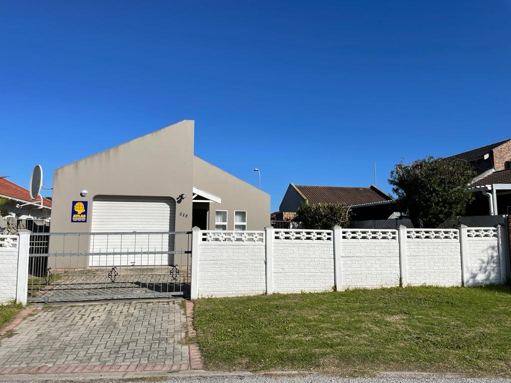 2 Bedroom House For Sale in Overbaakens RE/MAX™ of Southern Africa