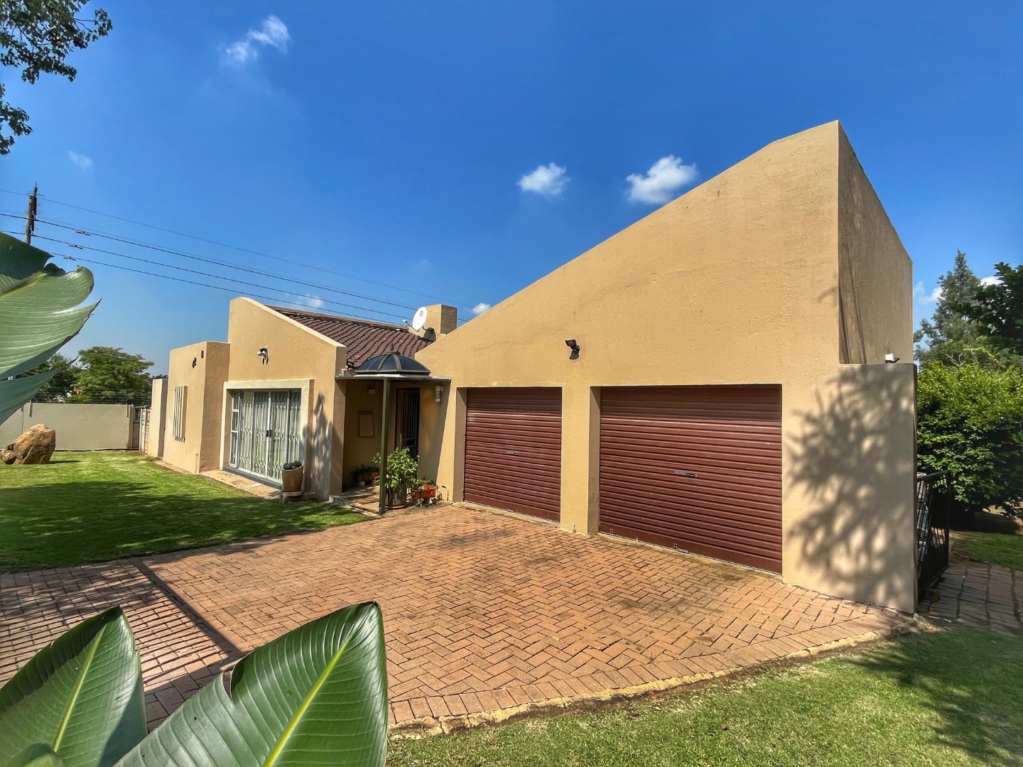 3 Bedroom House For Sale in Brackendowns RE/MAX™ of Southern Africa