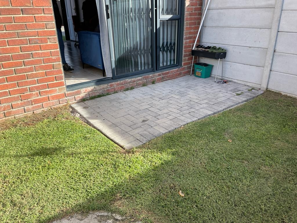 2 Bedroom Townhouse For Sale in Charlo RE/MAX™ of Southern Africa