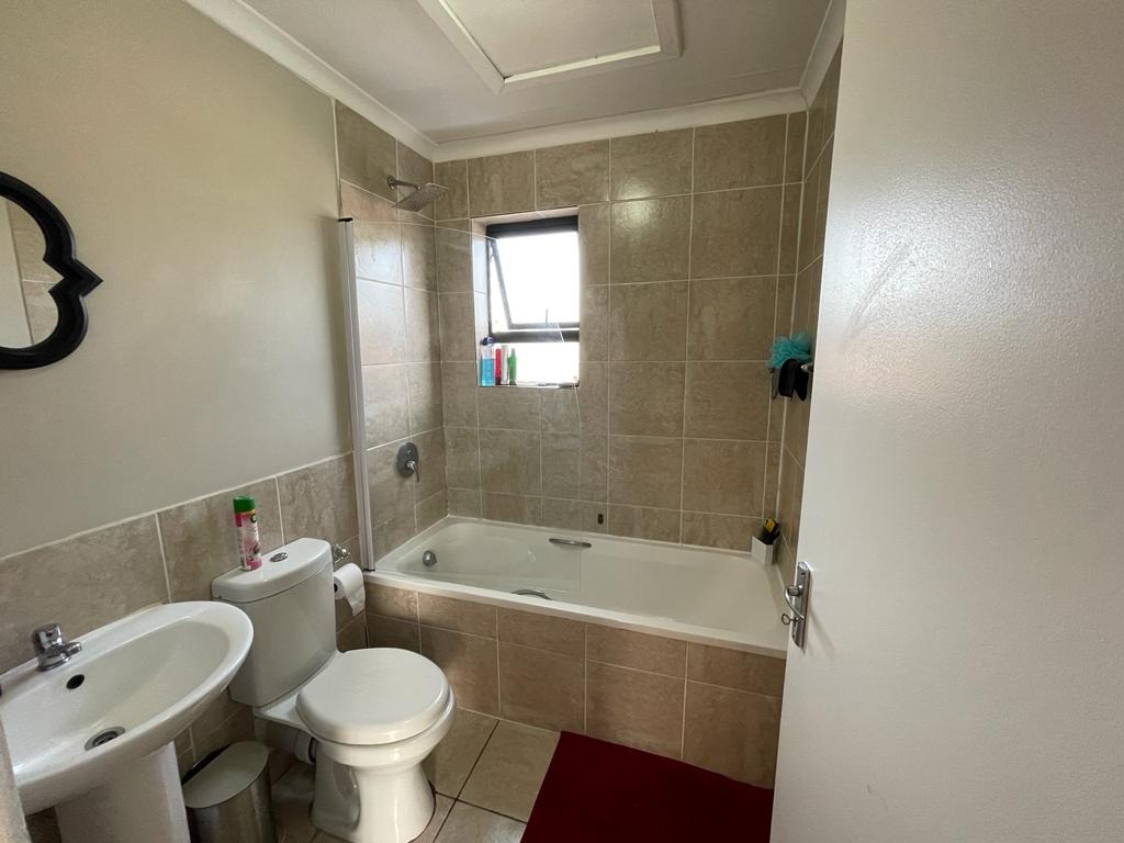 2 Bedroom Townhouse For Sale in Charlo RE/MAX™ of Southern Africa