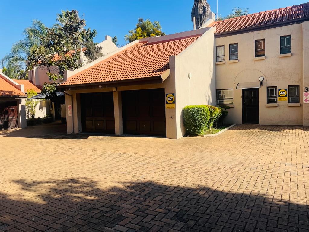 3 Bedroom House For Sale in Sunnyside RE/MAX™ of Southern Africa