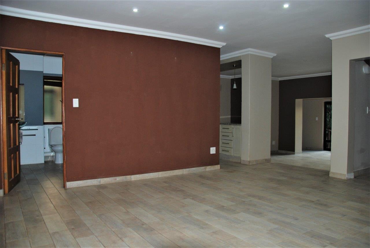 4 Bedroom House For Sale in Pinehaven RE/MAX™ of Southern Africa