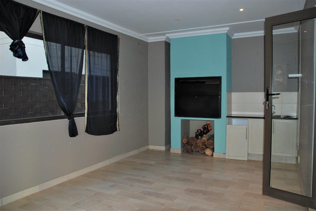 4 Bedroom House For Sale in Pinehaven RE/MAX™ of Southern Africa