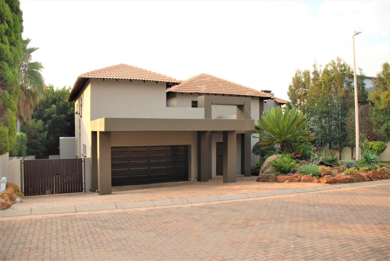 4 Bedroom House For Sale in Pinehaven RE/MAX™ of Southern Africa