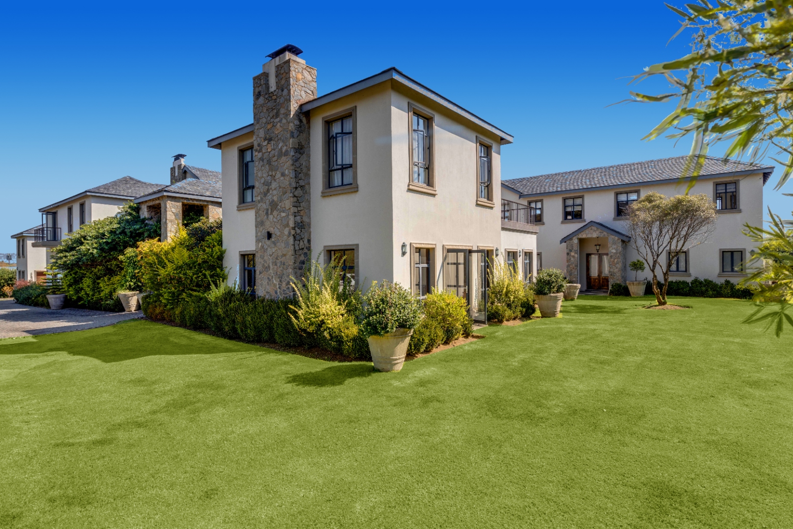 11 Bedroom House For Sale in Waterfall Equestrian Estate RE/MAX™ of