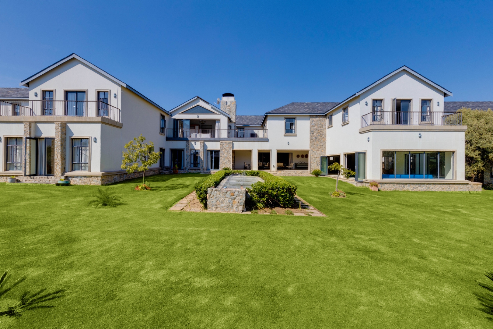 11 Bedroom House For Sale in Waterfall Equestrian Estate RE/MAX™ of