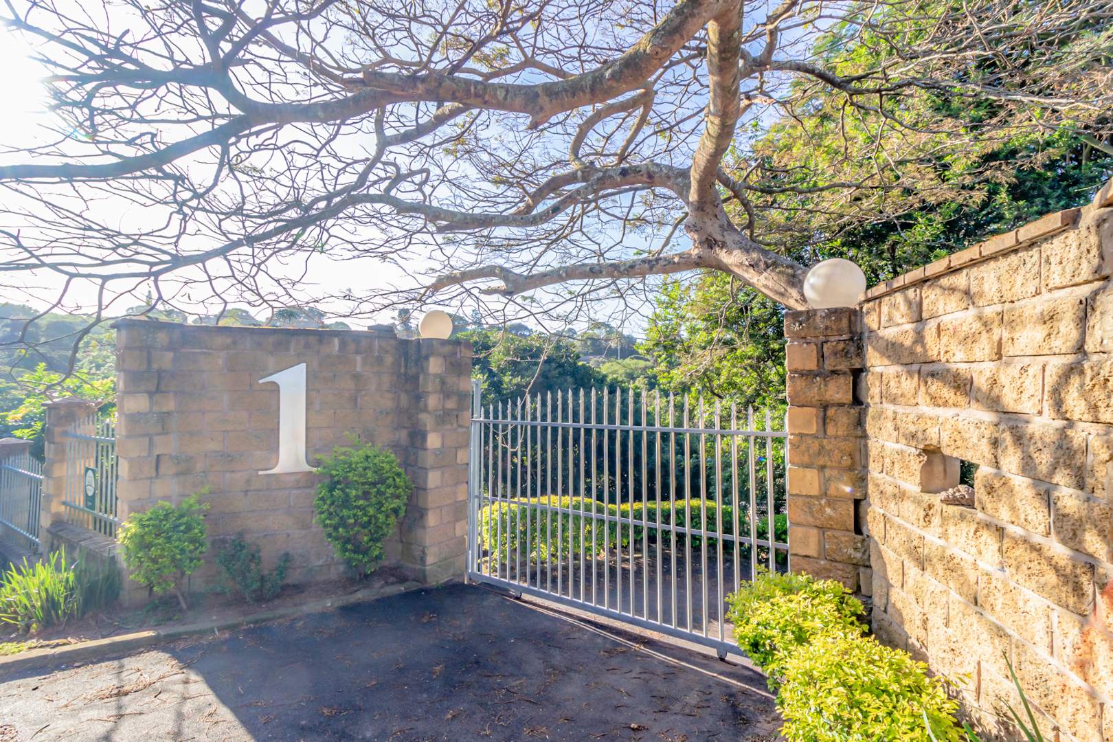 4 Bedroom House For Sale in Cowies Hill RE/MAX™ of Southern Africa