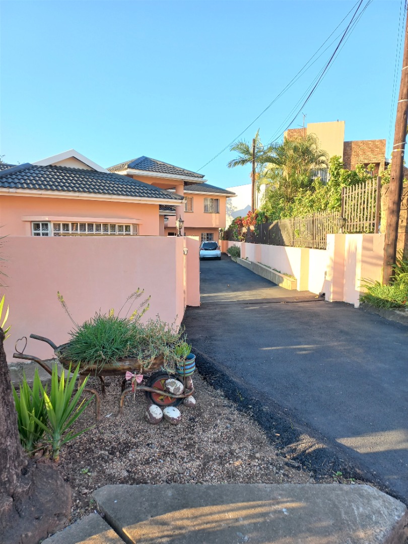 4 Bedroom House For Sale in Starwood RE/MAX™ of Southern Africa