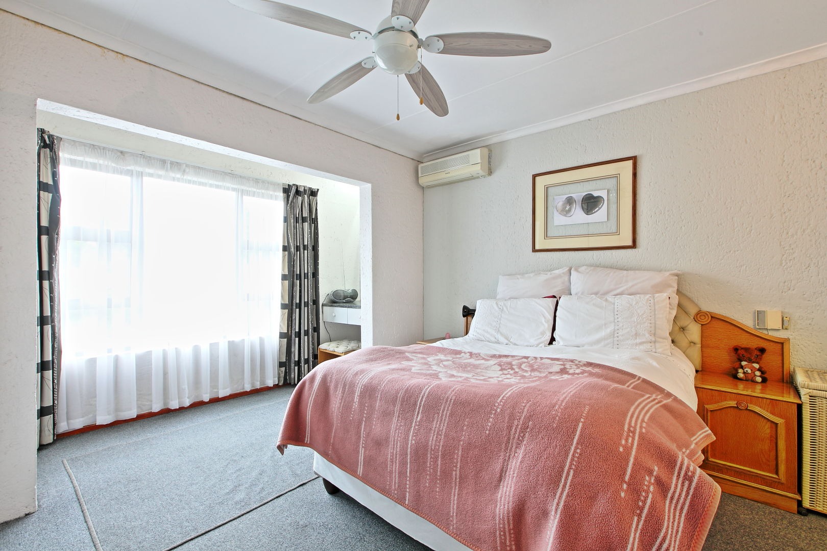 4 Bedroom House For Sale in Morningside Manor RE/MAX™ of Southern Africa