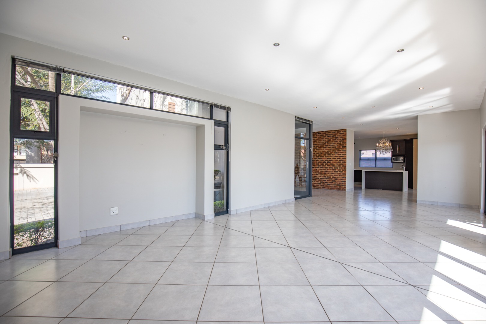 5 Bedroom House To Rent in Newmark Estate RE/MAX™ of Southern Africa