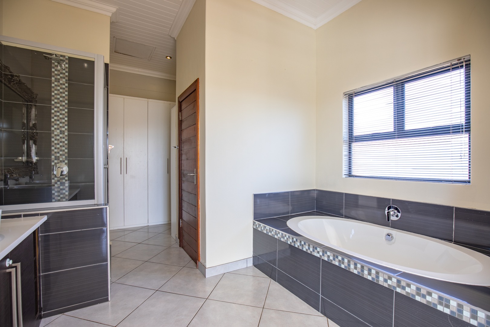 5 Bedroom House To Rent in Newmark Estate RE/MAX™ of Southern Africa