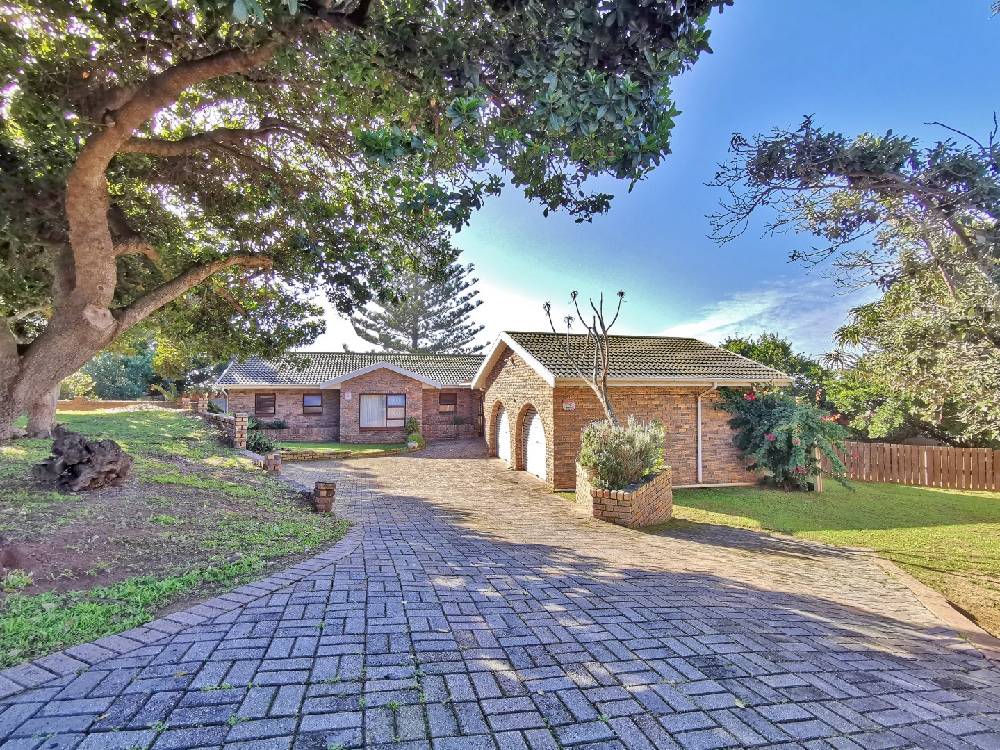 3 Bedroom House For Sale in Bluewater Bay RE/MAX™ of Southern Africa