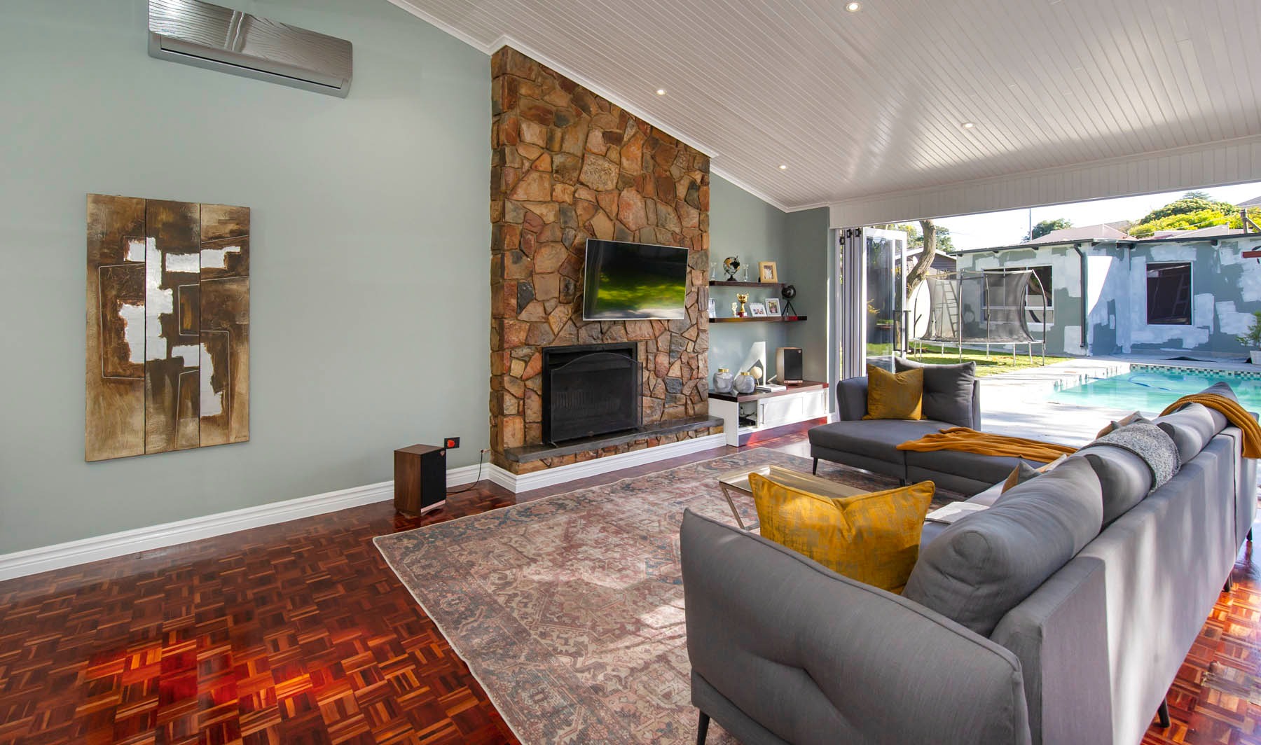 3 Bedroom House For Sale in De Wetshof RE/MAX™ of Southern Africa