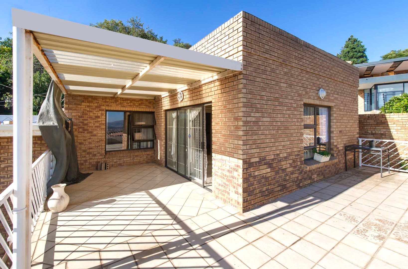 8 Bedroom House For Sale in Mulbarton RE/MAX™ of Southern Africa
