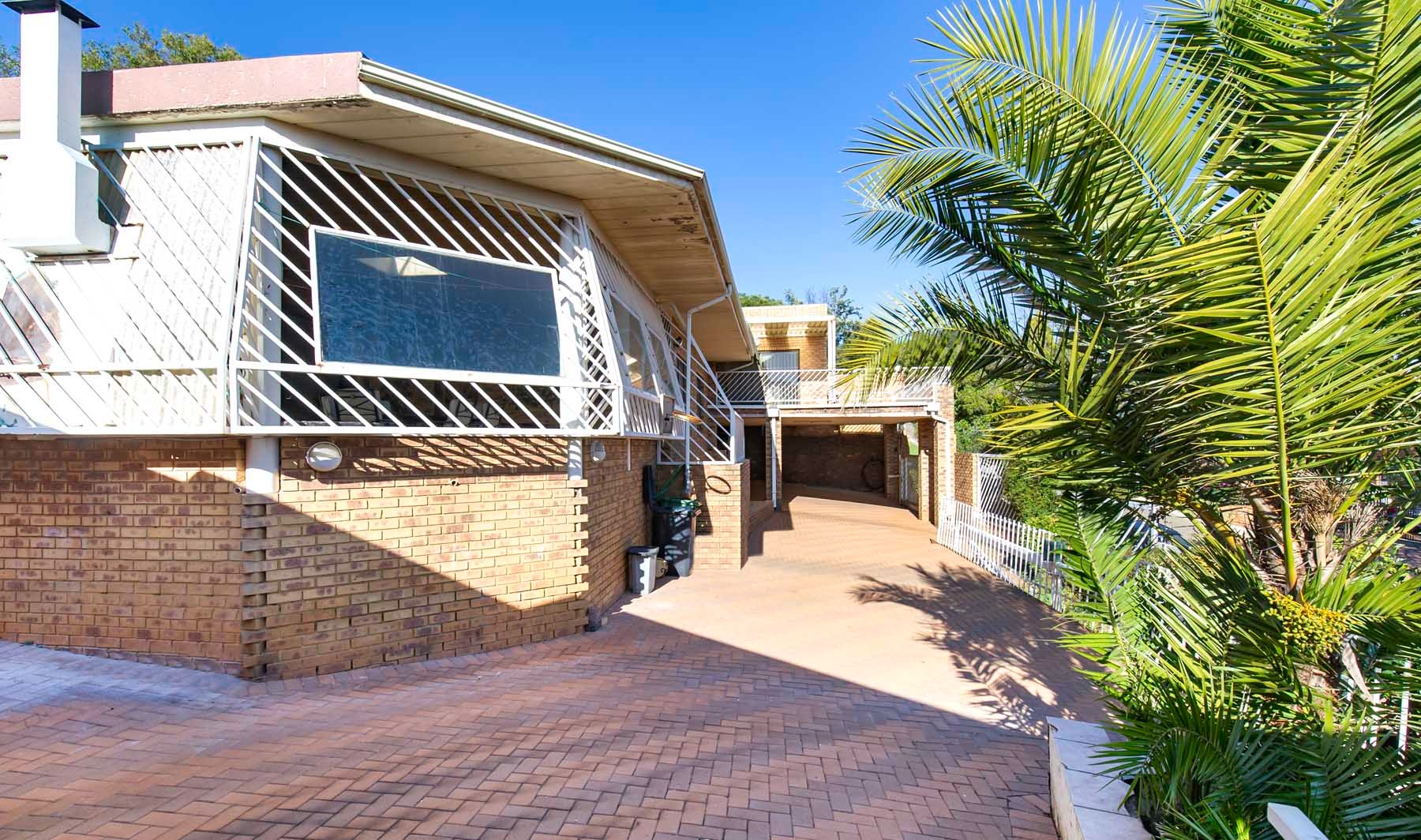 8 Bedroom House For Sale in Mulbarton RE/MAX™ of Southern Africa