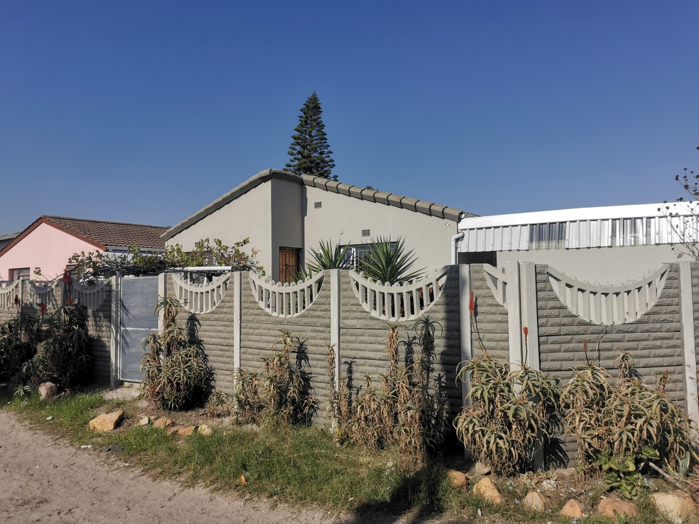 3 Bedroom House For Sale in Coniston Park RE/MAX™ of Southern Africa