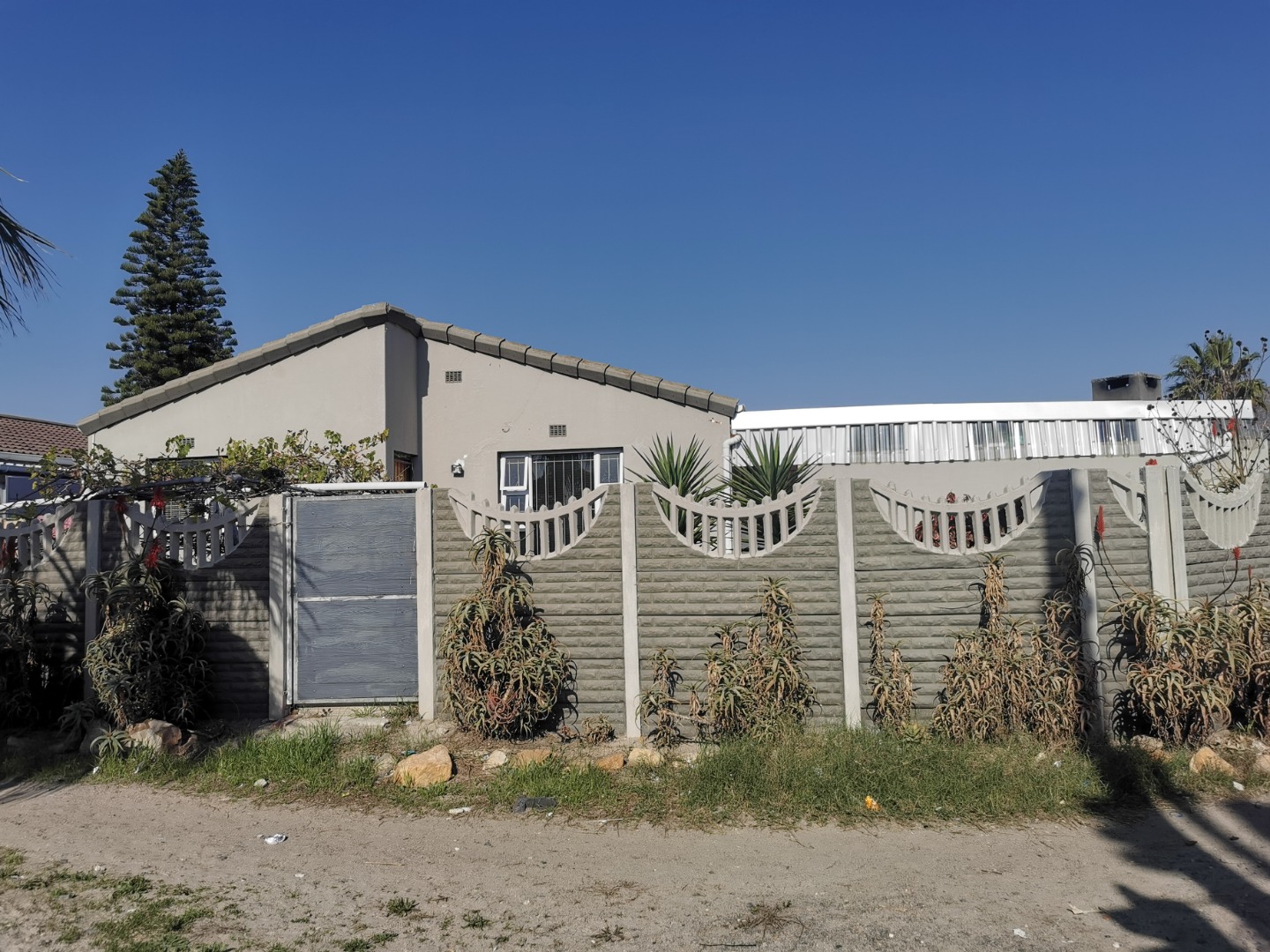 3 Bedroom House For Sale in Coniston Park RE/MAX™ of Southern Africa