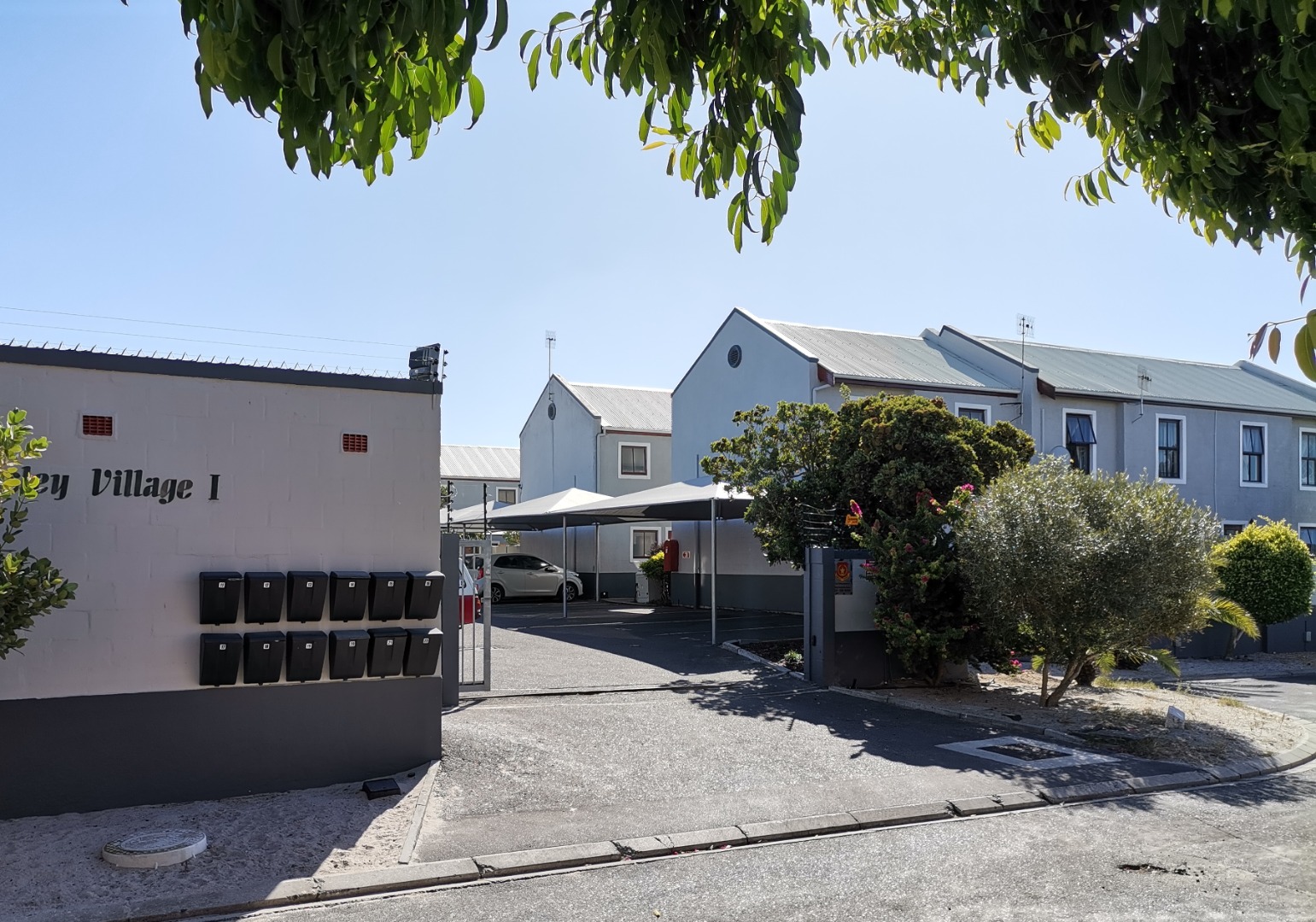 2 Bedroom Townhouse For Sale in Parklands RE/MAX™ of Southern Africa