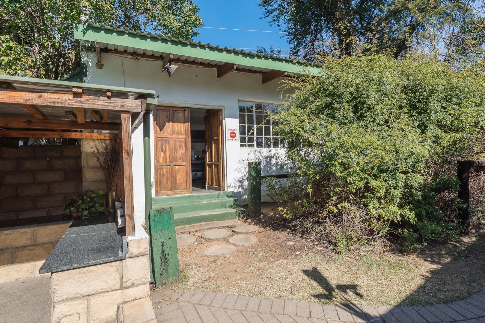 6 Bedroom House For Sale in Blue Hills AH RE/MAX™ of Southern Africa