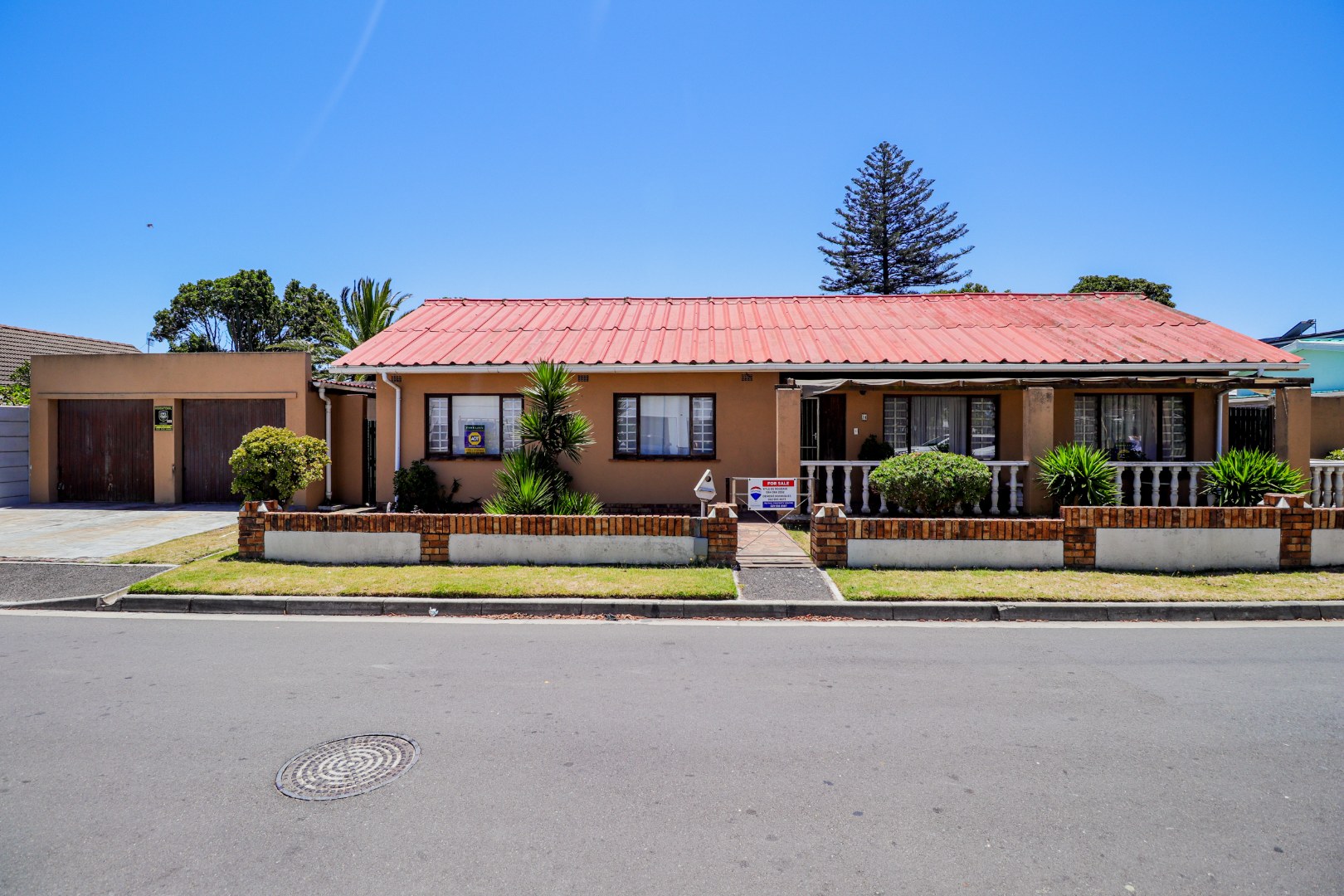 4 Bedroom House For Sale in Rugby RE/MAX™ of Southern Africa