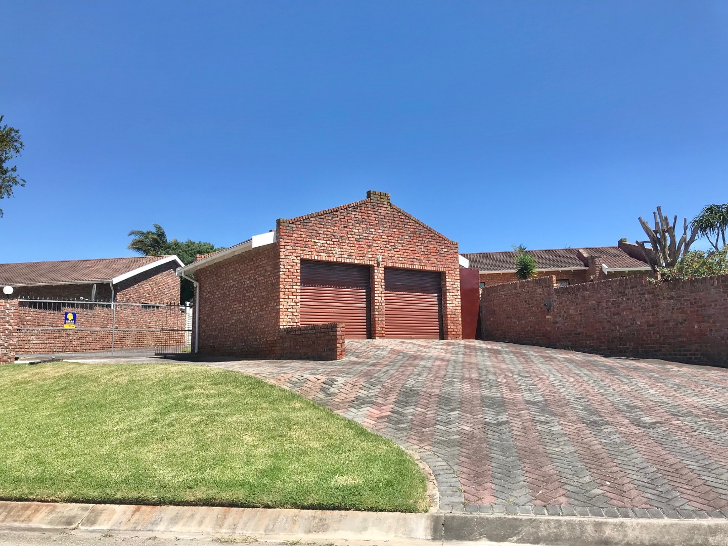 3 Bedroom House For Sale in Brymore RE/MAX™ of Southern Africa
