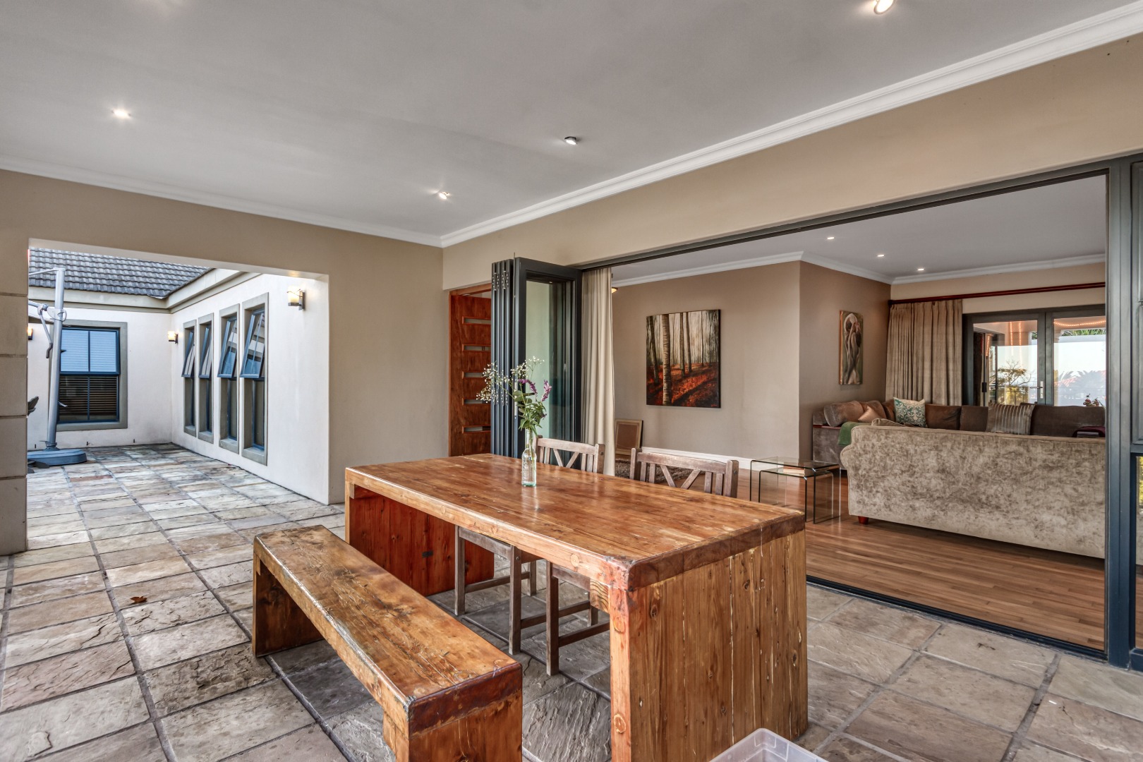 4 Bedroom House For Sale in Monte Sereno RE/MAX™ of Southern Africa