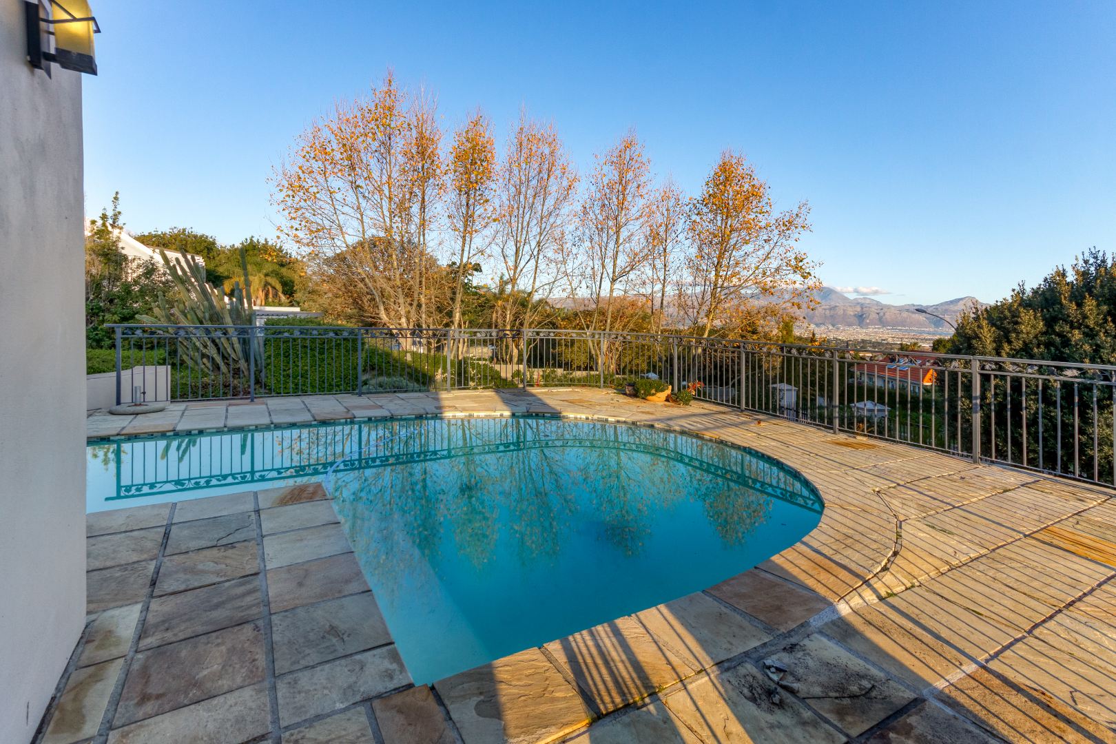 4 Bedroom House For Sale in Monte Sereno RE/MAX™ of Southern Africa