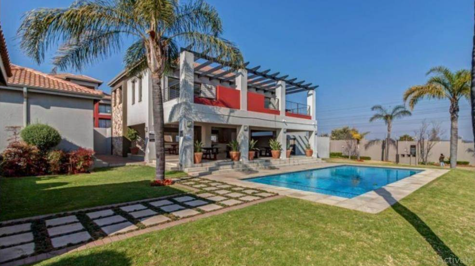 2 Bedroom Apartment / Flat To Rent in Sunninghill RE/MAX™ of Southern