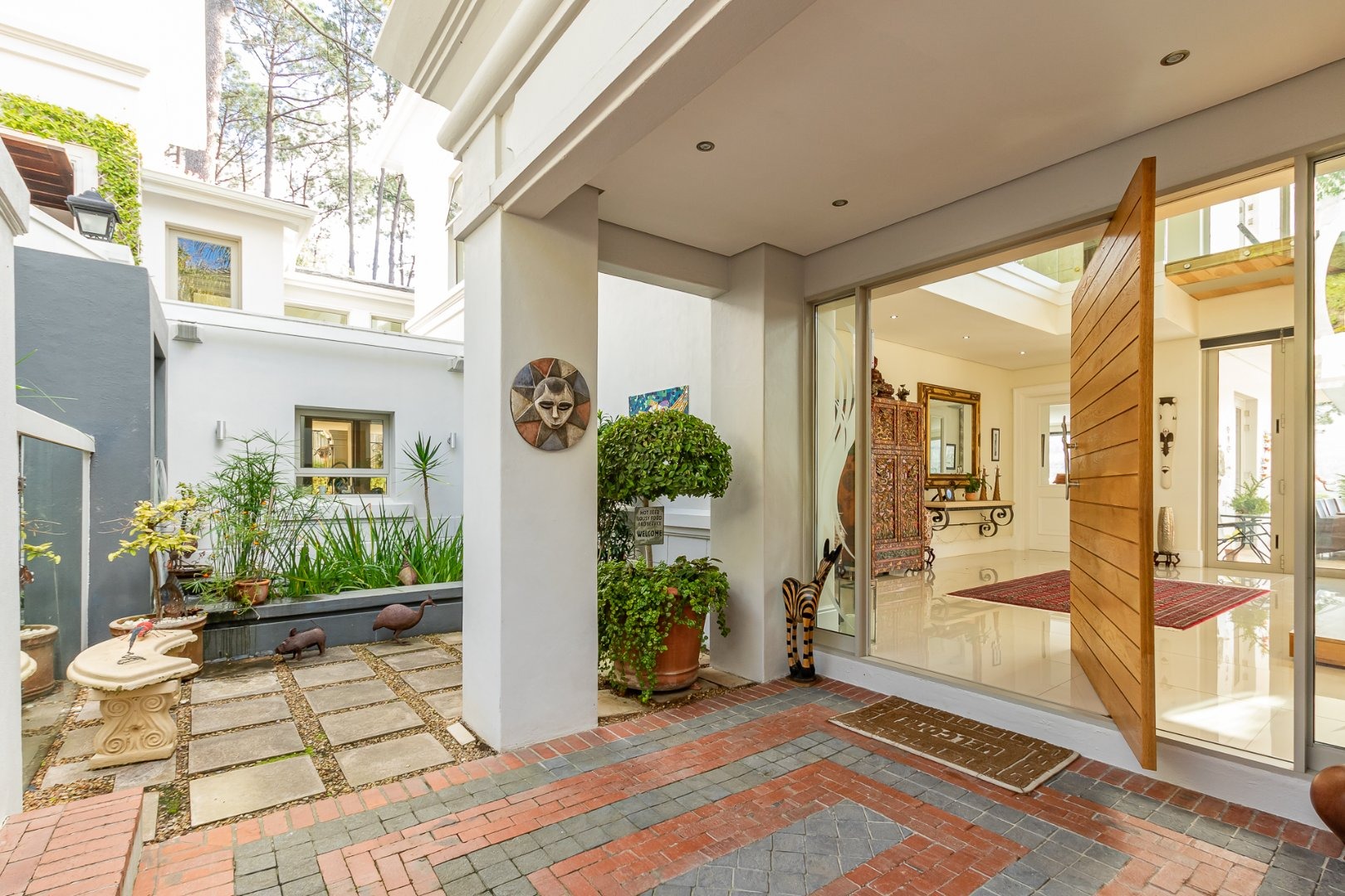 6 Bedroom House For Sale in RE/MAX™ of Southern Africa