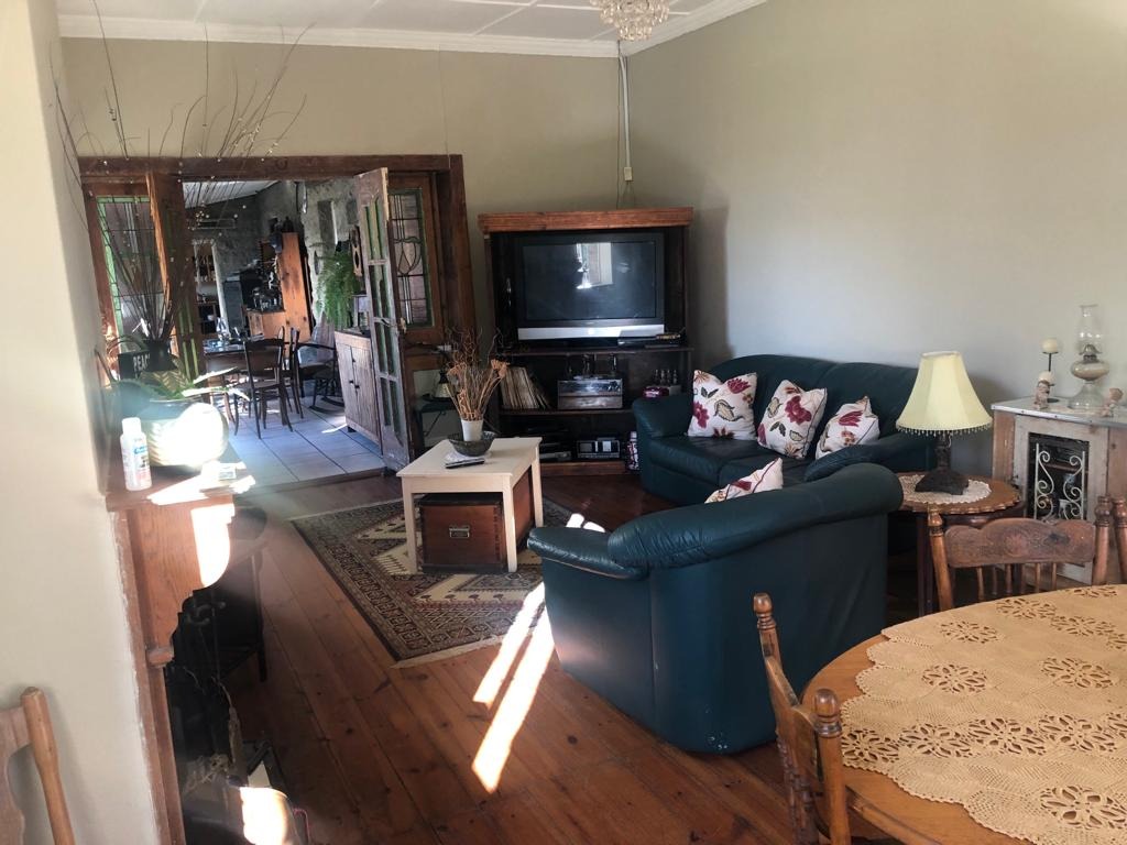 5 Bedroom House For Sale in Cathcart RE/MAX™ of Southern Africa