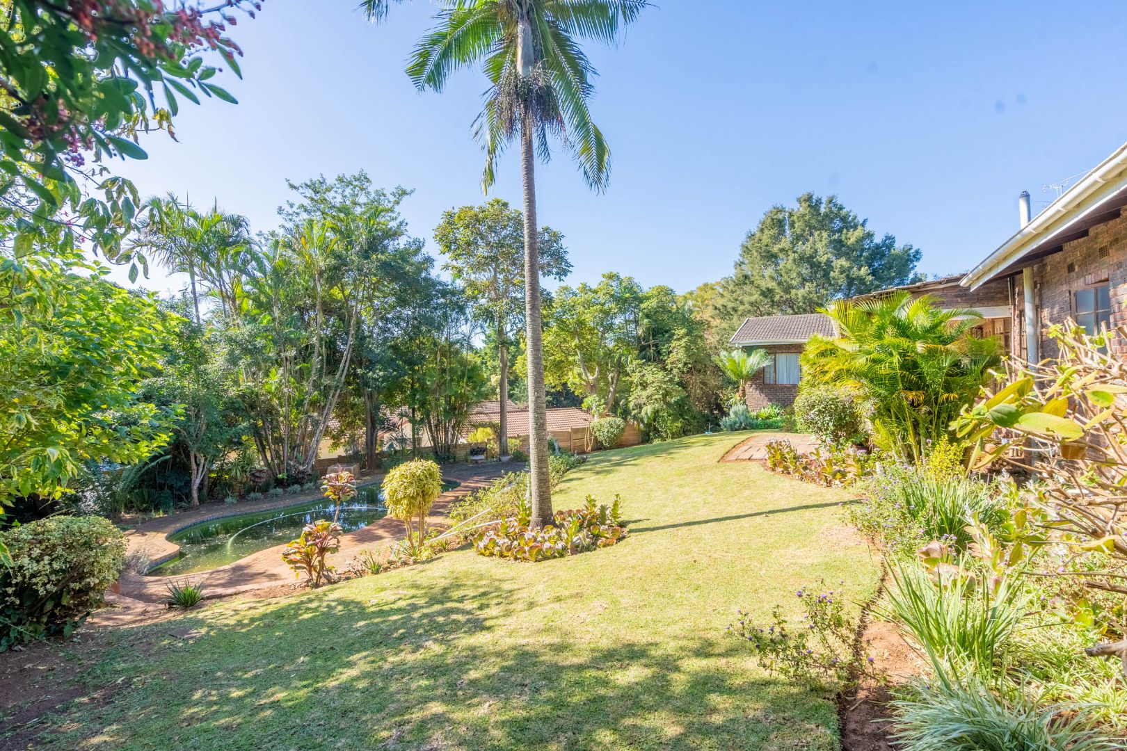 4 Bedroom House For Sale in Waterfall RE/MAX™ of Southern Africa