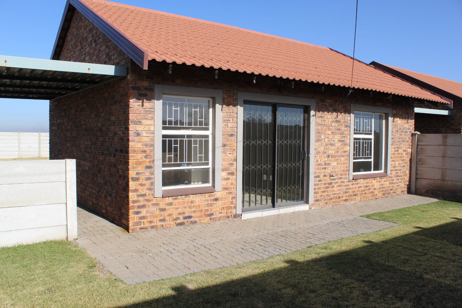 2 Bedroom Townhouse For Sale in Riversdale RE/MAX™ of Southern Africa