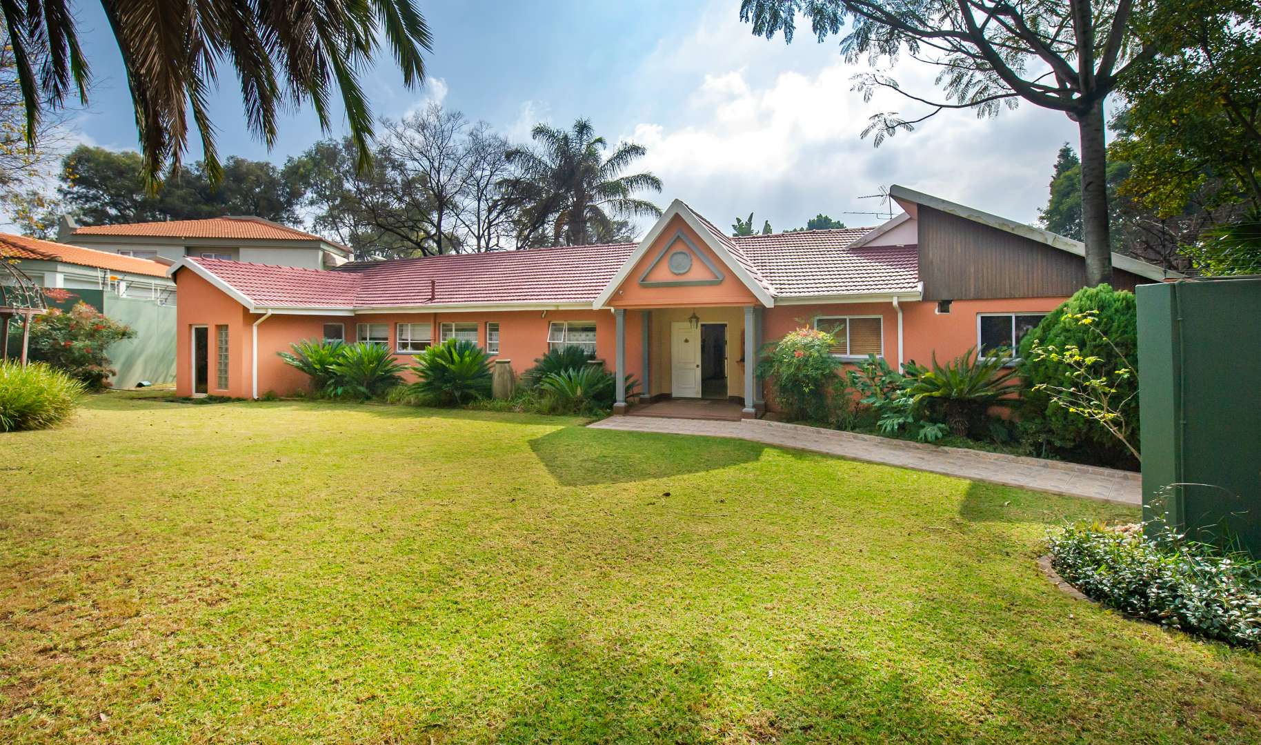 7 Bedroom House For Sale in Senderwood RE/MAX™ of Southern Africa